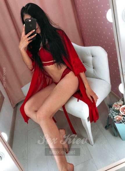 Проститутка Киева Кира, секс на улице Прорезная - большое фото