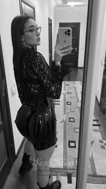 Проститутка Киева Ева, секс на улице бульвар Леси Украинки - большое фото