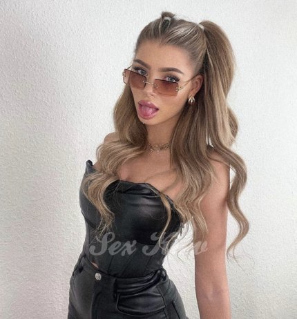 Проститутка Киева Кира, с 2 размером груди - большое фото