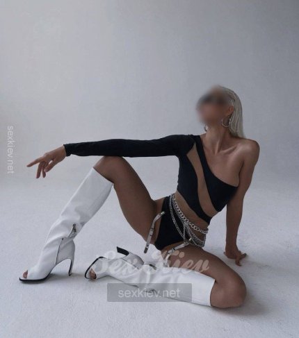 Проститутка Киева Алинка, секс на улице Бульвар Леси украинки - большое фото