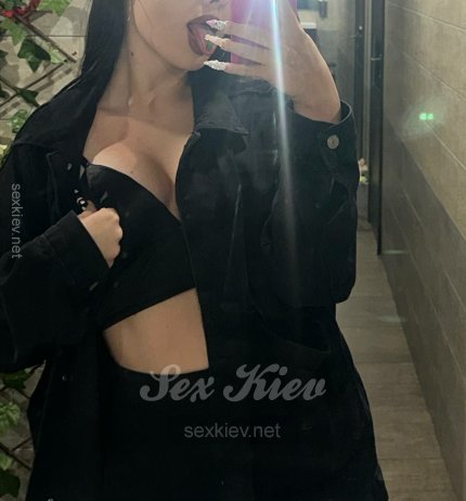 Проститутка Киева Ника, индивидуалка работает у метро Кловская - большое фото