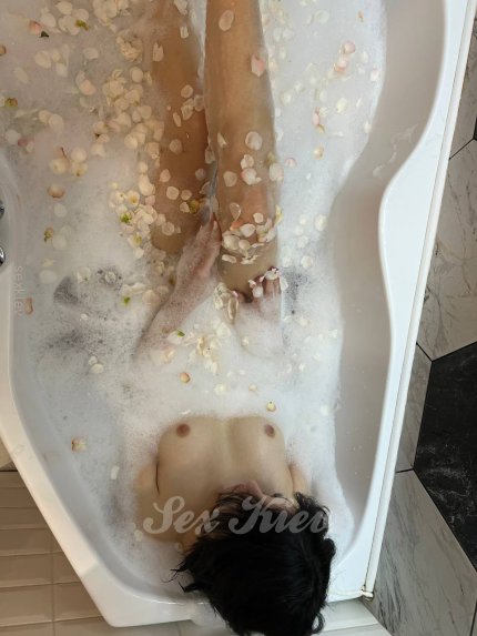 Проститутка Киева Арина, интим услуга 